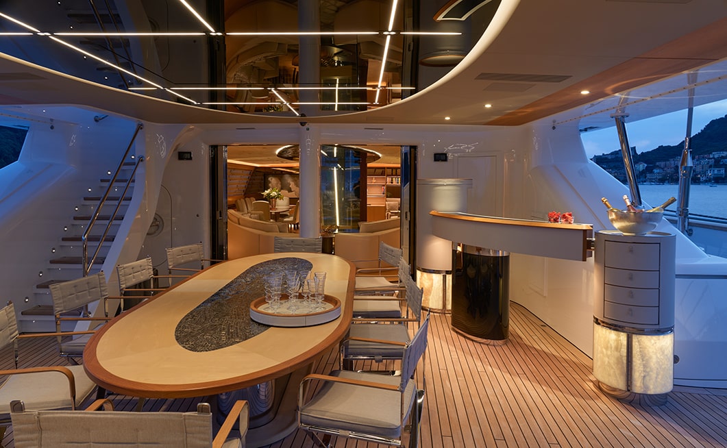 YACHT SEVEN 10